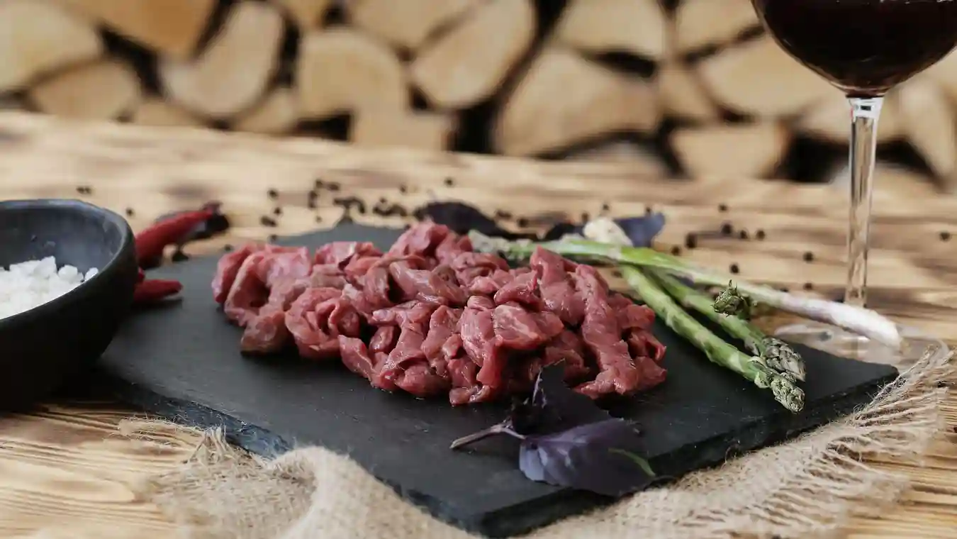 Lagarto carne listo para cocinar