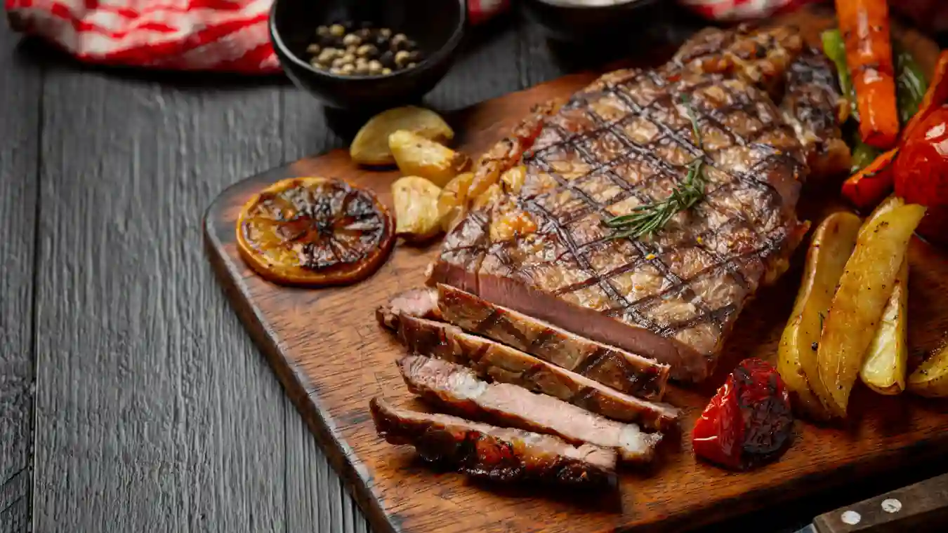 Una pieza de carne a la brasa